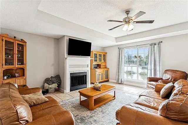 3 bed, 2.0 bath, 1444 sqft, $1,800 — Photo 4