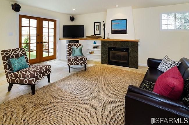 1st image of 498 Capistrano Ave