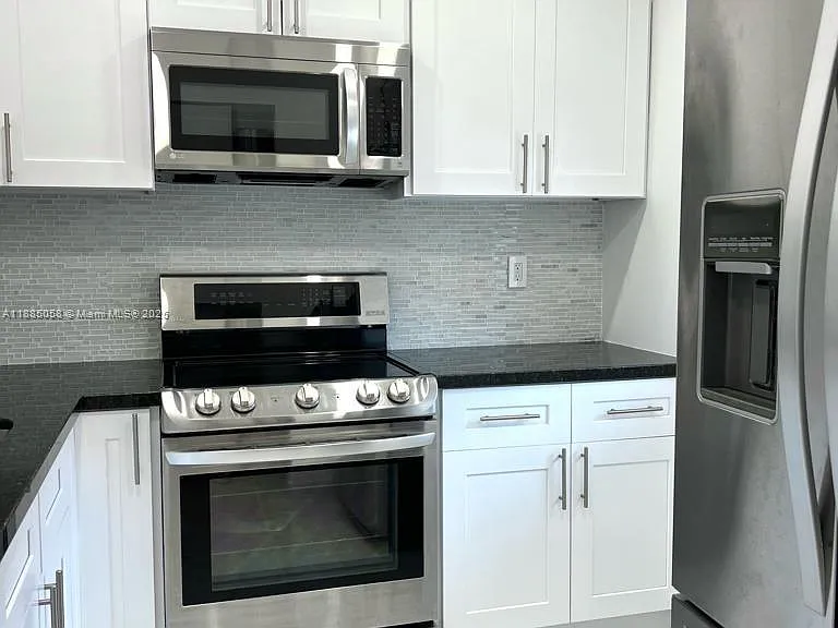 5051 W Oakland Park Blvd #204 — Photo 25