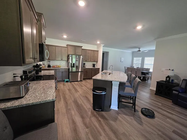 352 Castlepath Dr SW — Photo 9