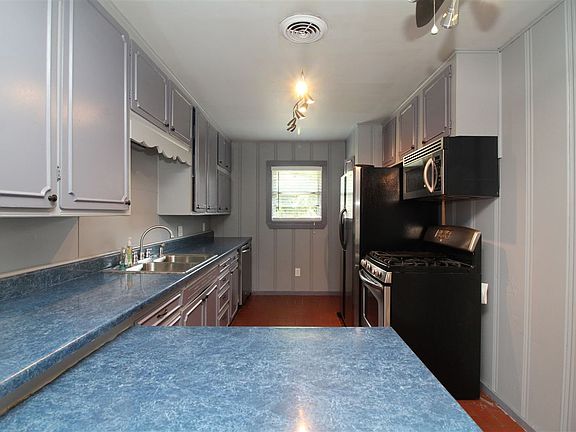 2nd image of 208 Oak Dr