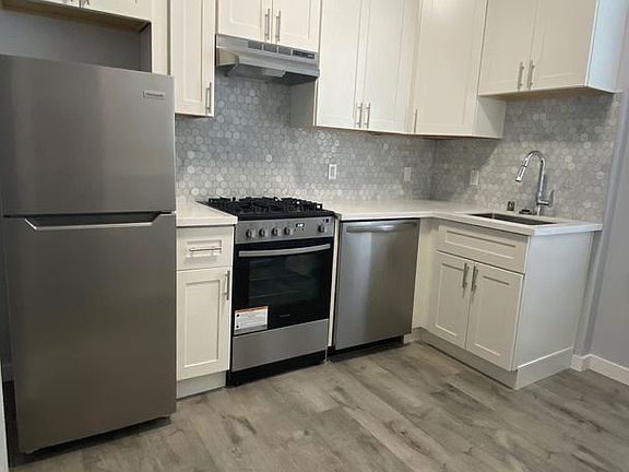 3rd image of 2059 Market St #46