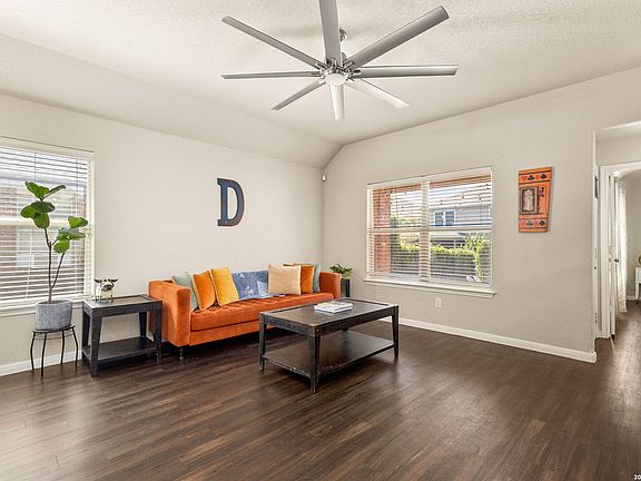 3rd image of 417 PRICKLY PEAR DR