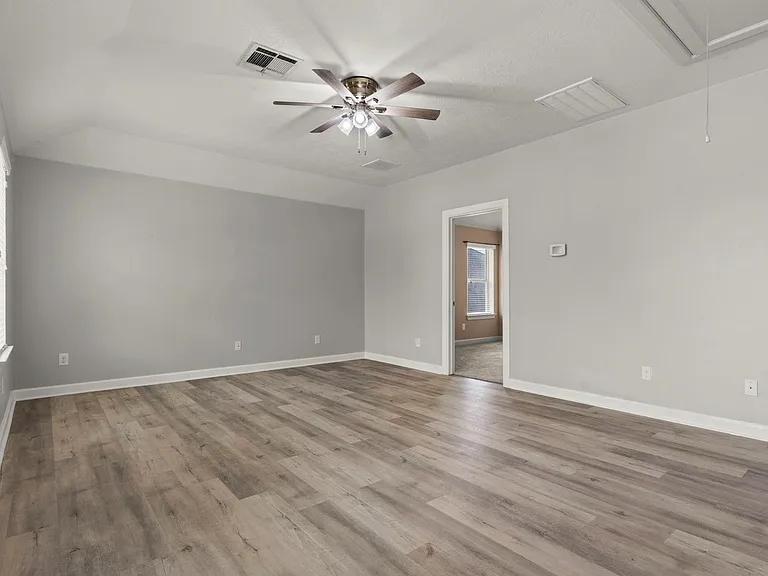 19415 Bronte Springs Ct — Photo 32