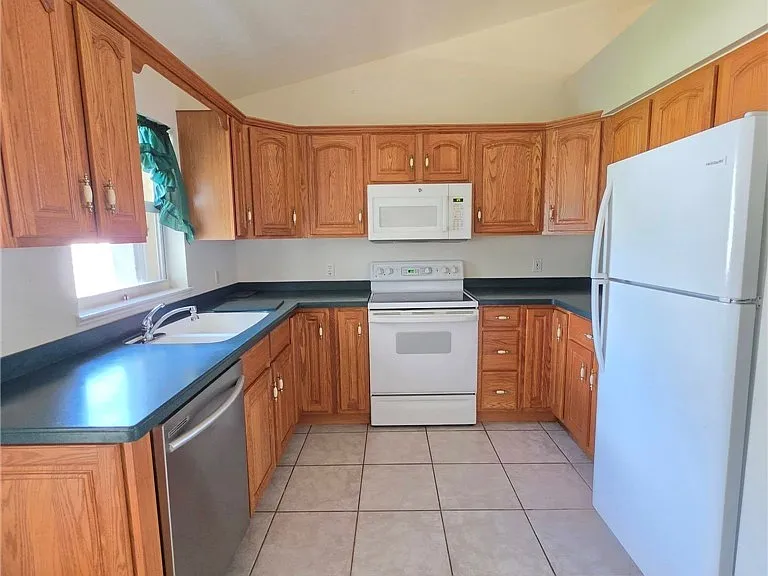 216 Chicago Way NE — Photo 5
