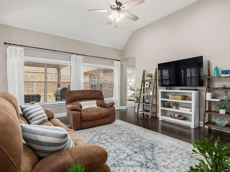 104 Olympic Dr — Photo 11