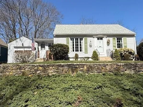 99 Woodland St, Lincoln, RI 02865