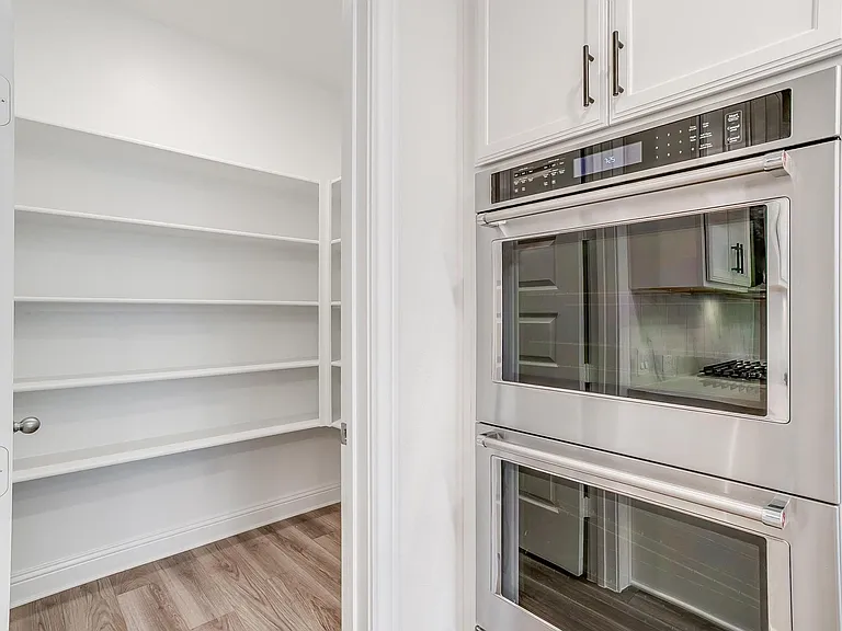 9836 Derbyshire Dr — Photo 49