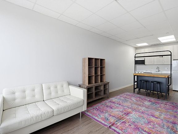 5th image of 431 S 7th St APT 2704
