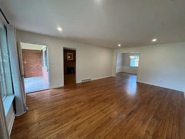 1803 Dorchester Dr — Photo 2