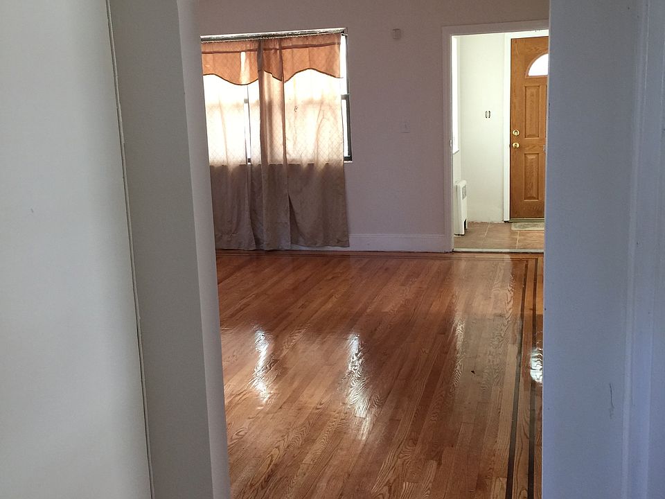 1st image of 2732 Hering Ave