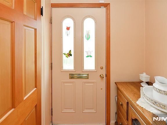 4th image of 37 Lunn Avenue