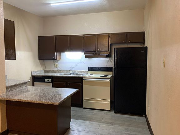 3rd image of 226 Cherry St #23