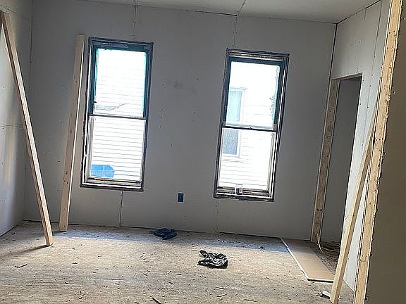 3rd image of 505 E 24th St