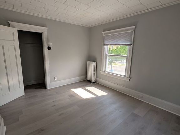 4th image of 1097 Dewey Ave APT B