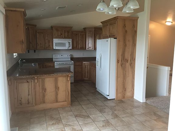 4th image of 210 S Wheatfield Ln