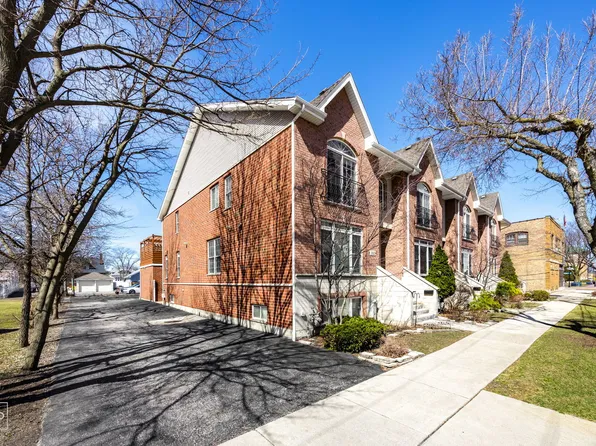 152 S Center St, Bensenville, IL 60106