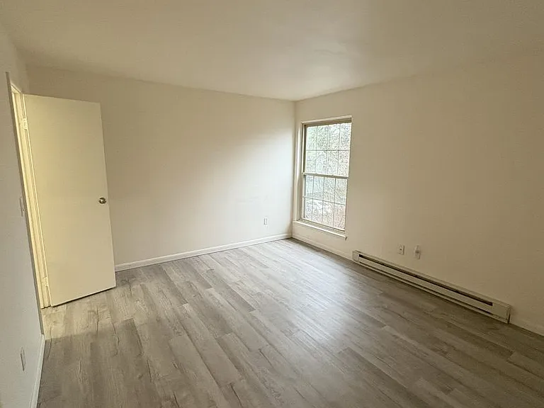University Park Apartments near Cornell University — Photo 167