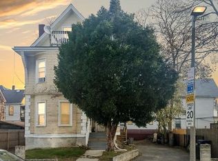 8 Peacevale Rd, Dorchester, MA 02124