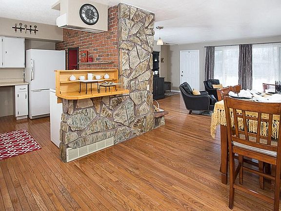 2nd image of 1751 Parkhill Dr
