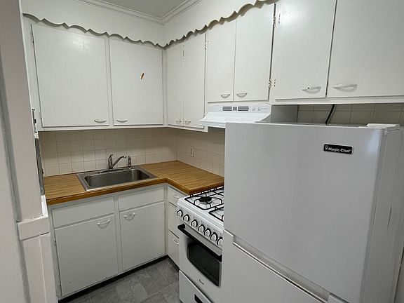 2nd image of 87 Winthrop Shore Dr #4AR