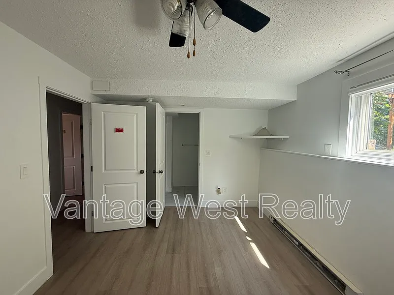 Building Photo - 907B Sutherland Ave #1