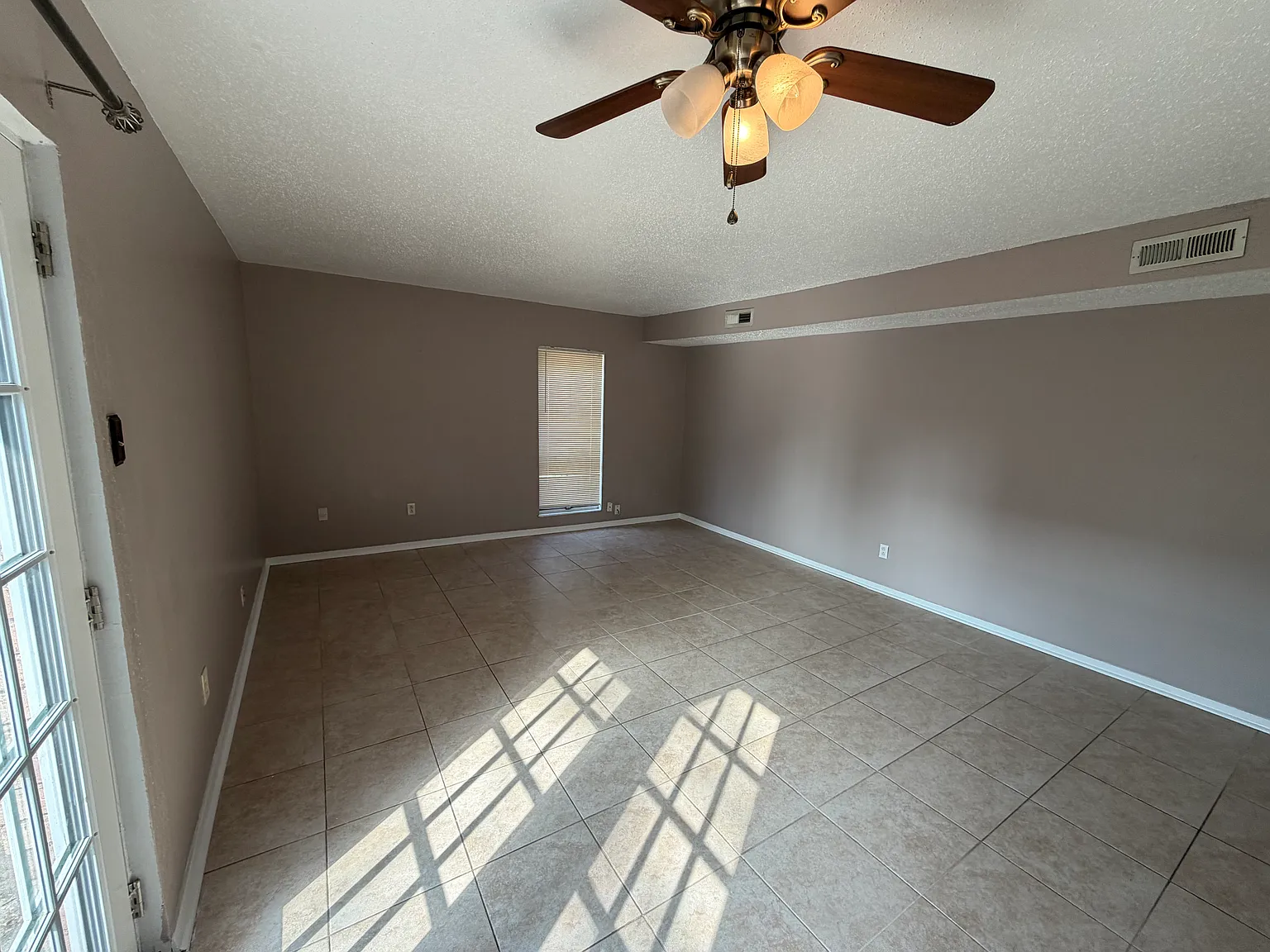 4500 Laplace St — Photo 1