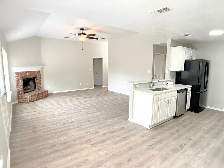 3913 Periwinkle Dr — Photo 4