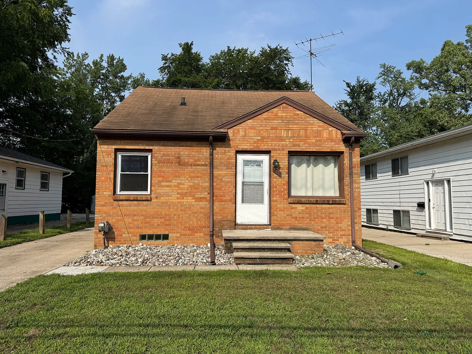 4 bed, 1.5 bath, 1031 sqft, $3,000 — Photo 1
