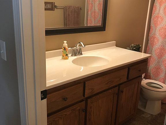 Main floor bath 
