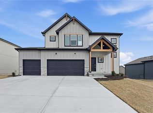 415 Woodview Dr, Raymore, MO 64083