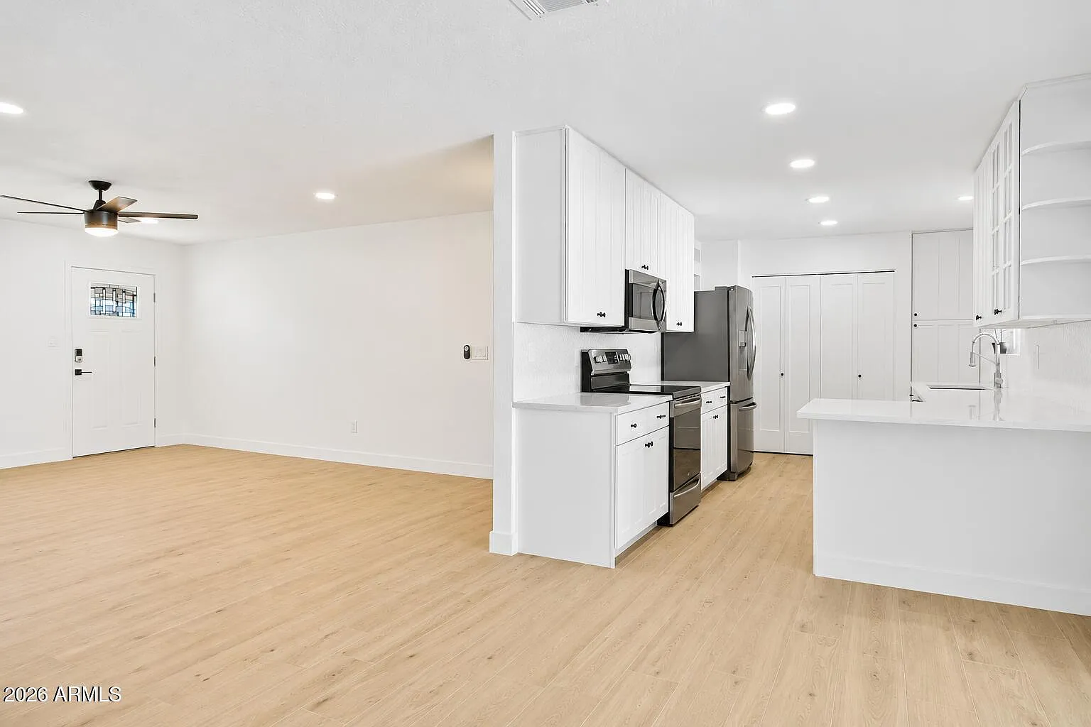 4 bed, 2.0 bath, 1905 sqft, $4,500 — Photo 4