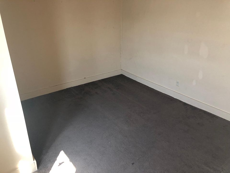 1st image of 801 1/2 W Main St