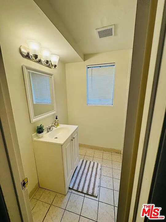 2 bed, 2.0 bath, 963 sqft, $2,990 — Photo 4