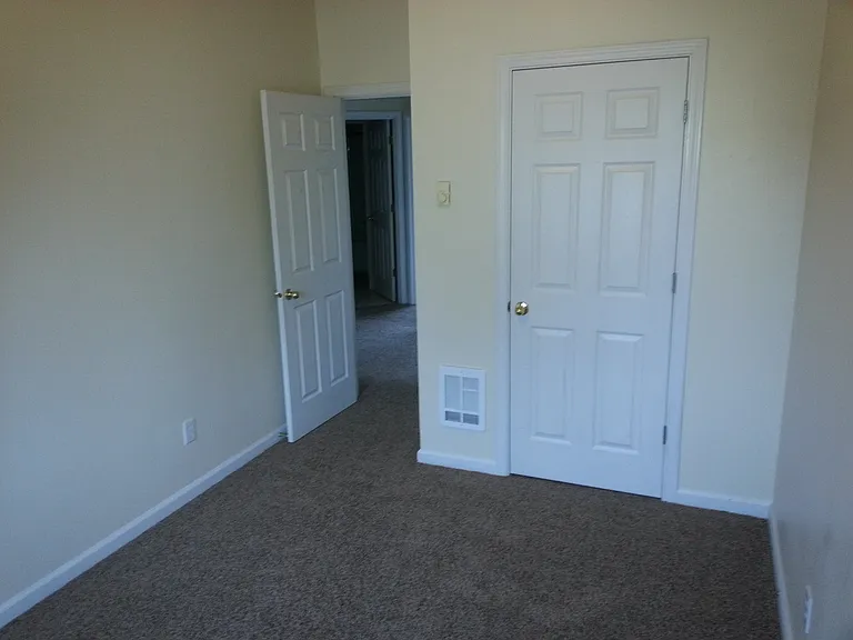 492 Autumn Ave — Photo 8