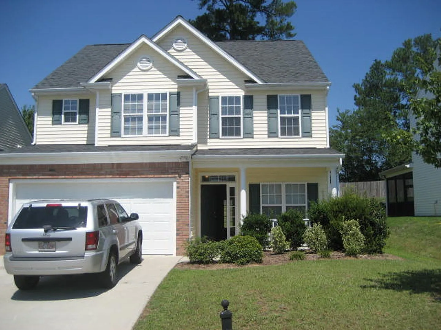Wonderful 4br/2.5ba in Raleigh! Avail Now! — Photo 1