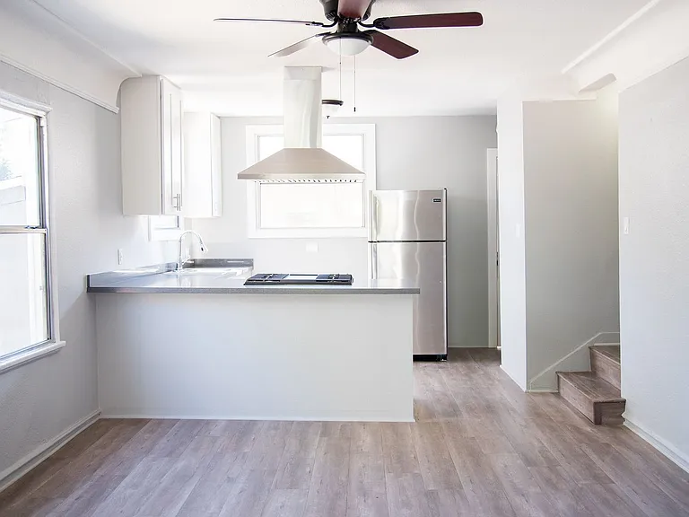 372 Loma Dr — Photo 13