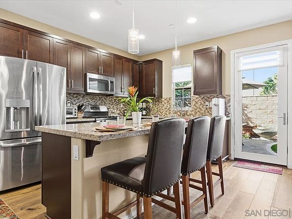 5th image of 2076 Blue Oak Ln
