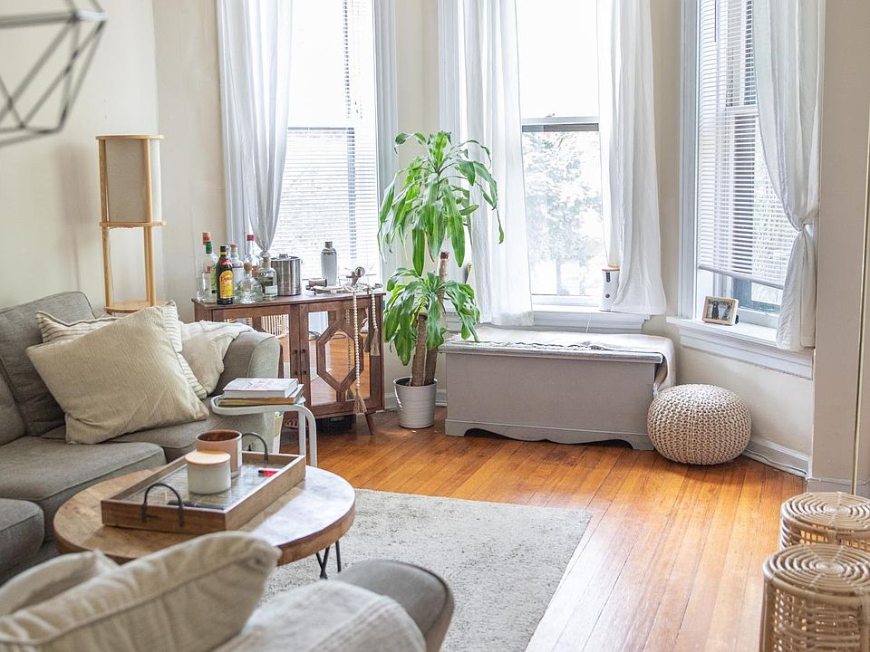 1st image of 1902 W Cortland St APT 2