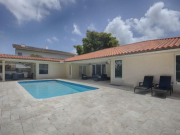 BACKYARD/SUMMER KITCHEN