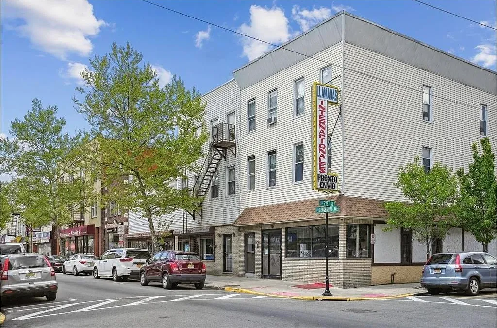 2 bed, 1.0 bath, $1,800 — Photo 1