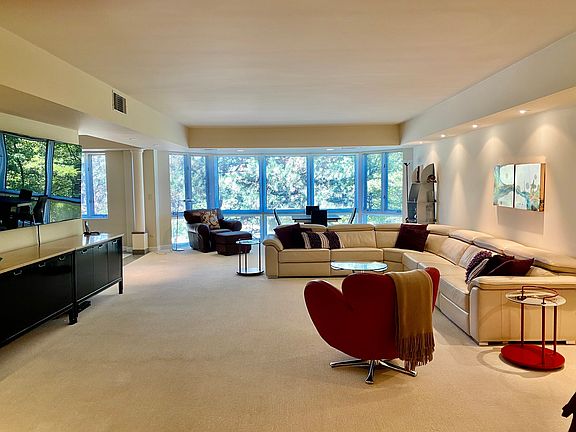 2nd image of 601 Mulberry Pl APT 4C