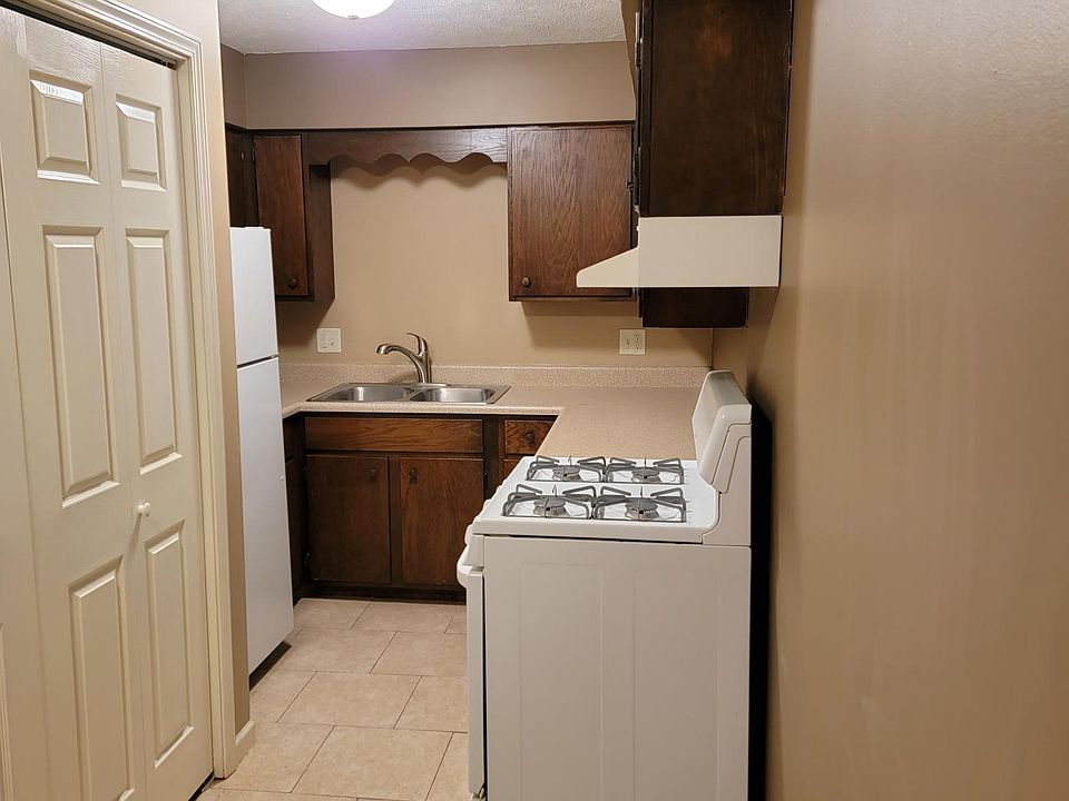 1st image of 2606 S 70th St #11