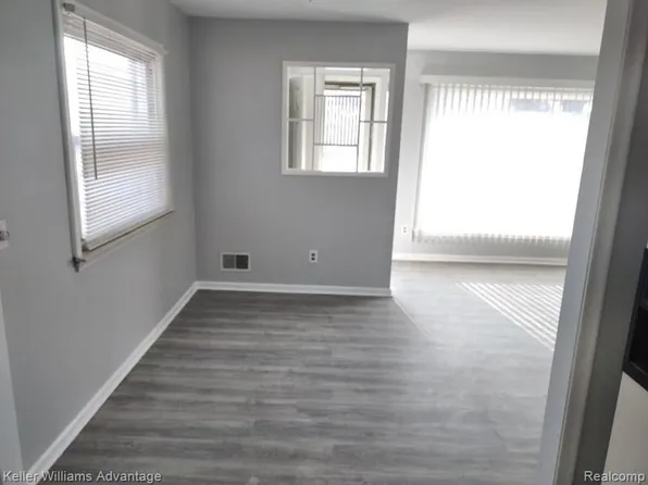 31266 Hathaway St, Livonia, MI 48150