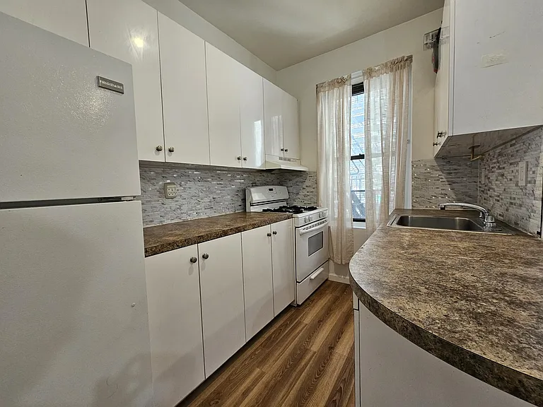 21-48 35th St #2A — Photo 1