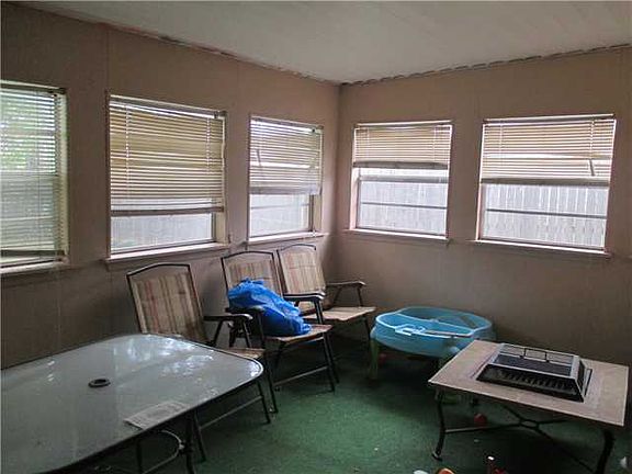 5th image of 509 SW 60th Ter