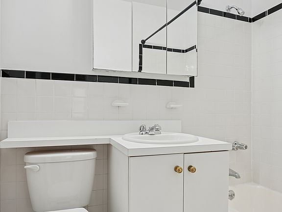 5th image of 401 W 56th St APT 6D