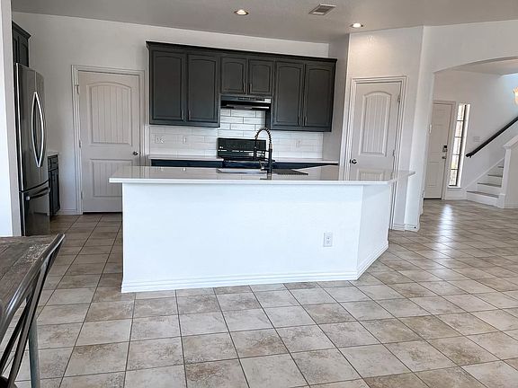 5th image of 4121 Mantis St