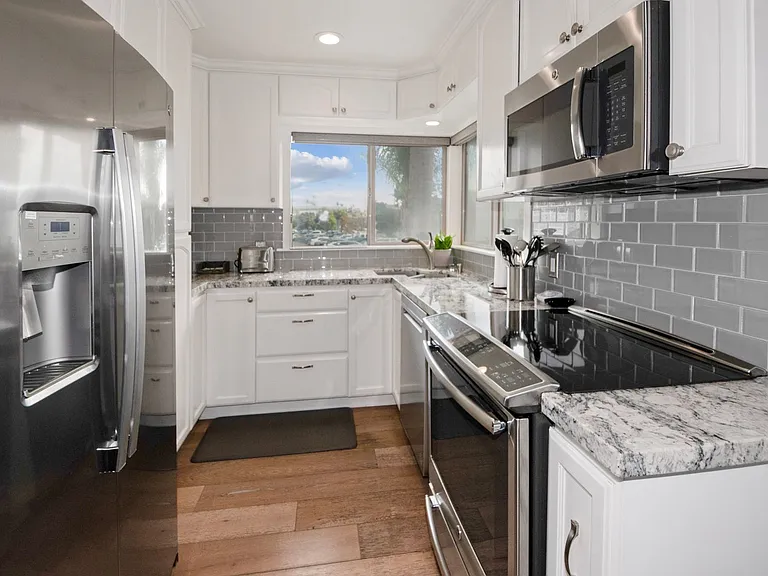 1052 Isabella Avenue Unit #E — Photo 9
