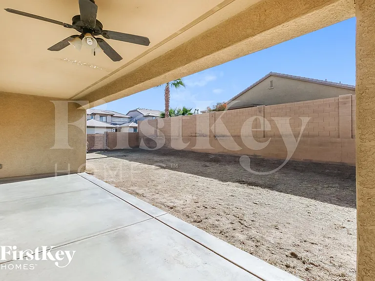 635 W Desert Hills Dr — Photo 14